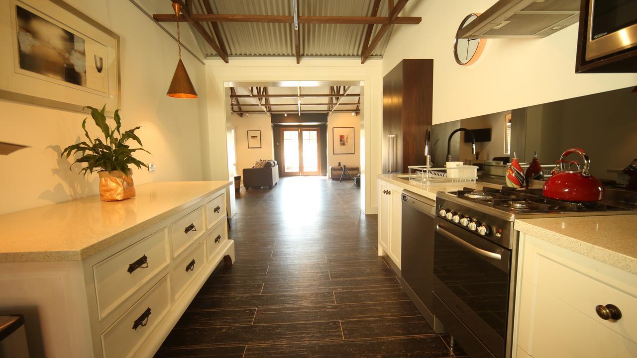 Irongate Studio B&B Mintaro Luaran gambar