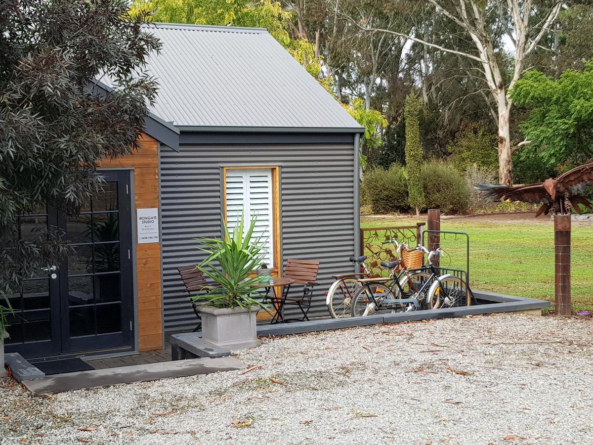 Irongate Studio B&B Mintaro Luaran gambar